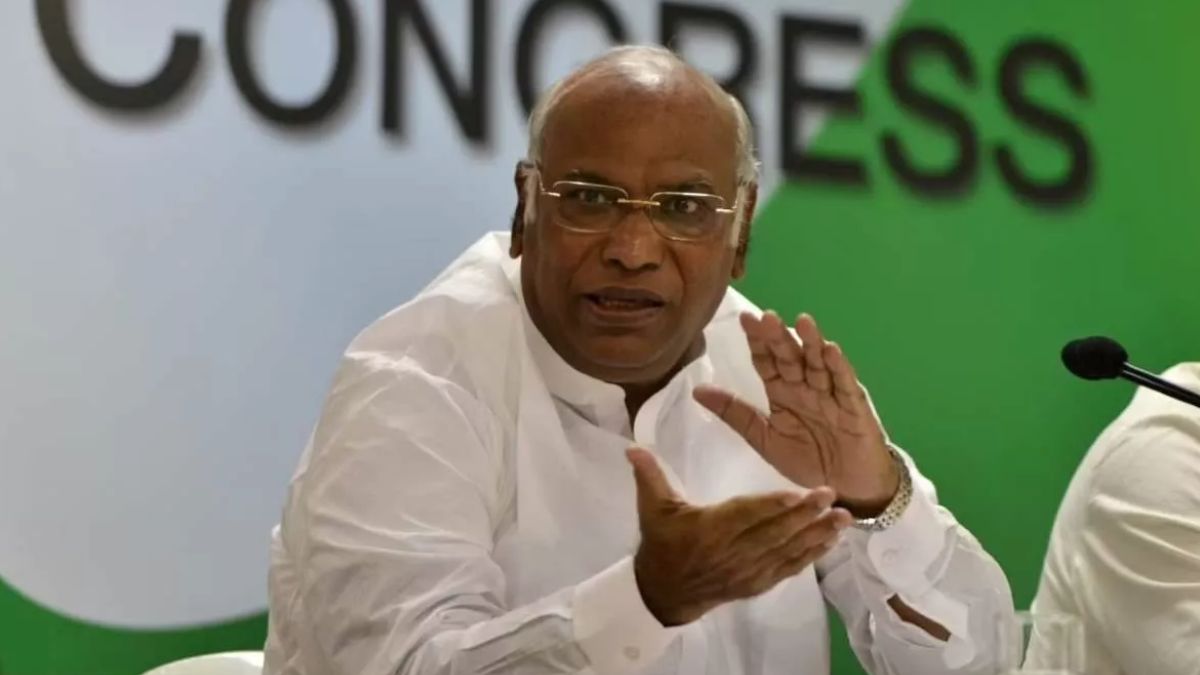 congress demands ban on rss bjp defends as nonpolitical organization