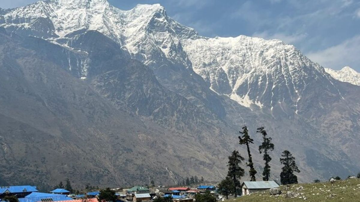 want to spend some peaceful moments visit kullu tirthan valley tree house trekking national park how to reach where to stay