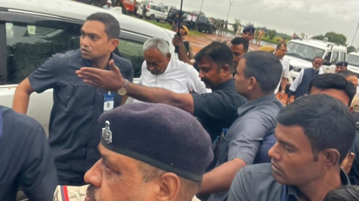 nitish kumar rally cancelled due to rain meeting at sanjay jha residence