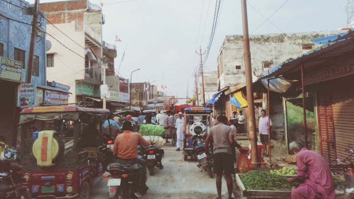 shravasti traffic jam encroachment hinders road widening benefits