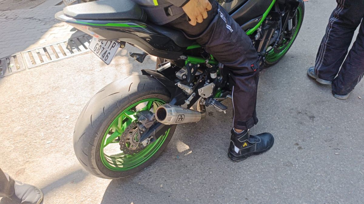 solan police fines biker 10000 for overspeeding and loud exhaust