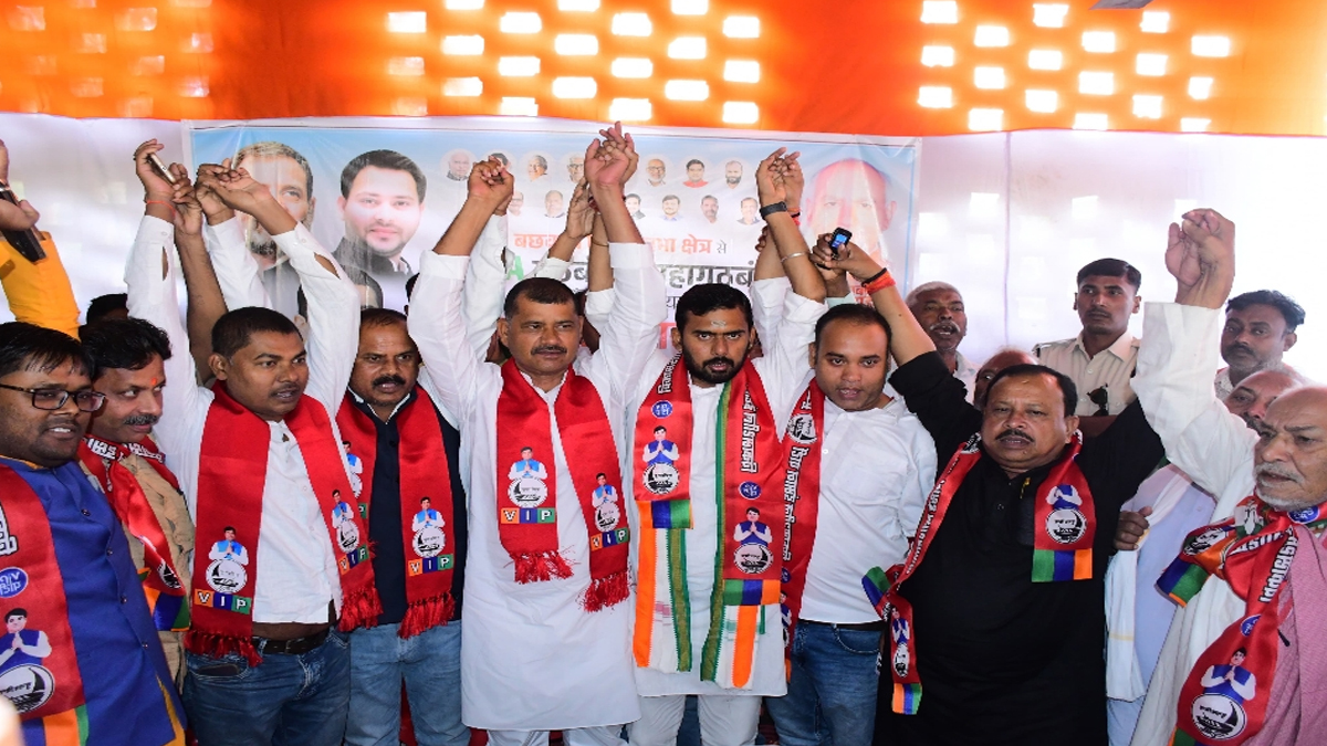 bihar politics congress candidate accused as bjp agent vip makes big announcement