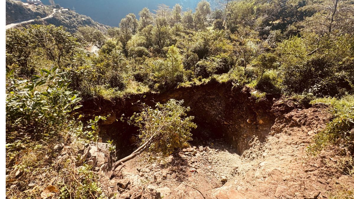 land subsidence in mandi cracks in houses after loud explosion