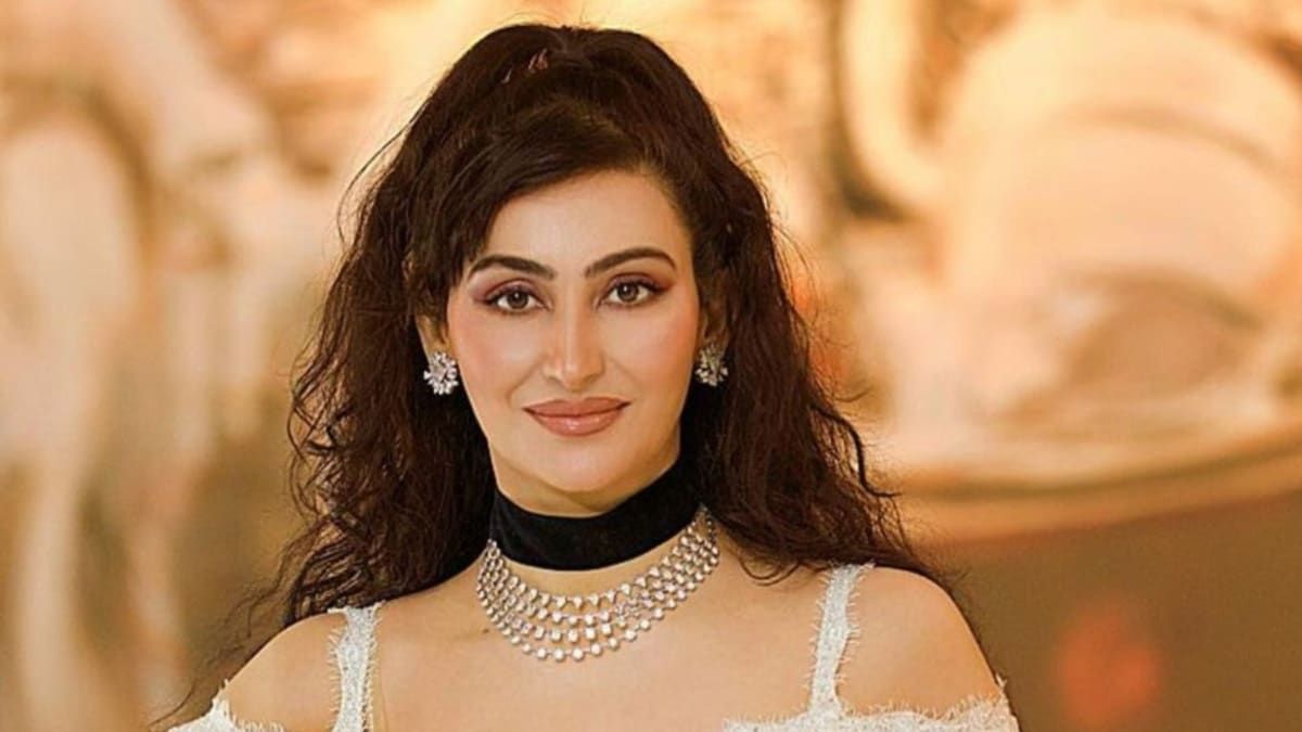 shalini passi says she took english lessons before signing bollywood wives