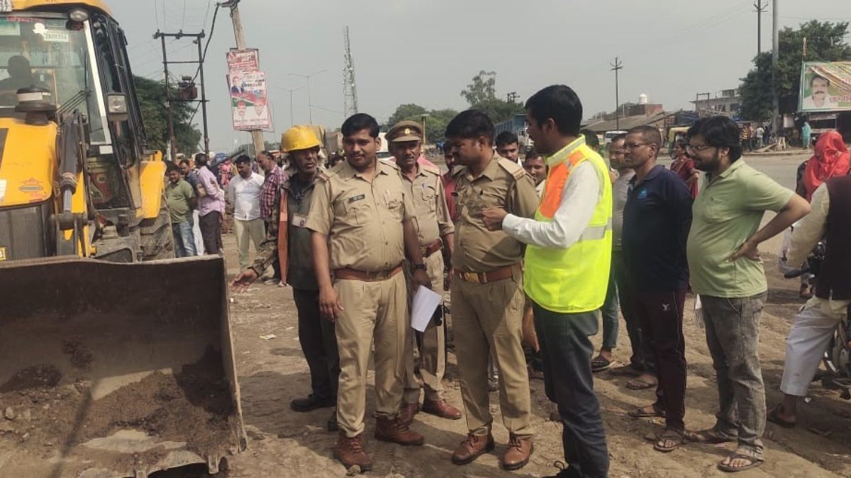 highway encroachment removal in kalpi shopkeepers allege bias