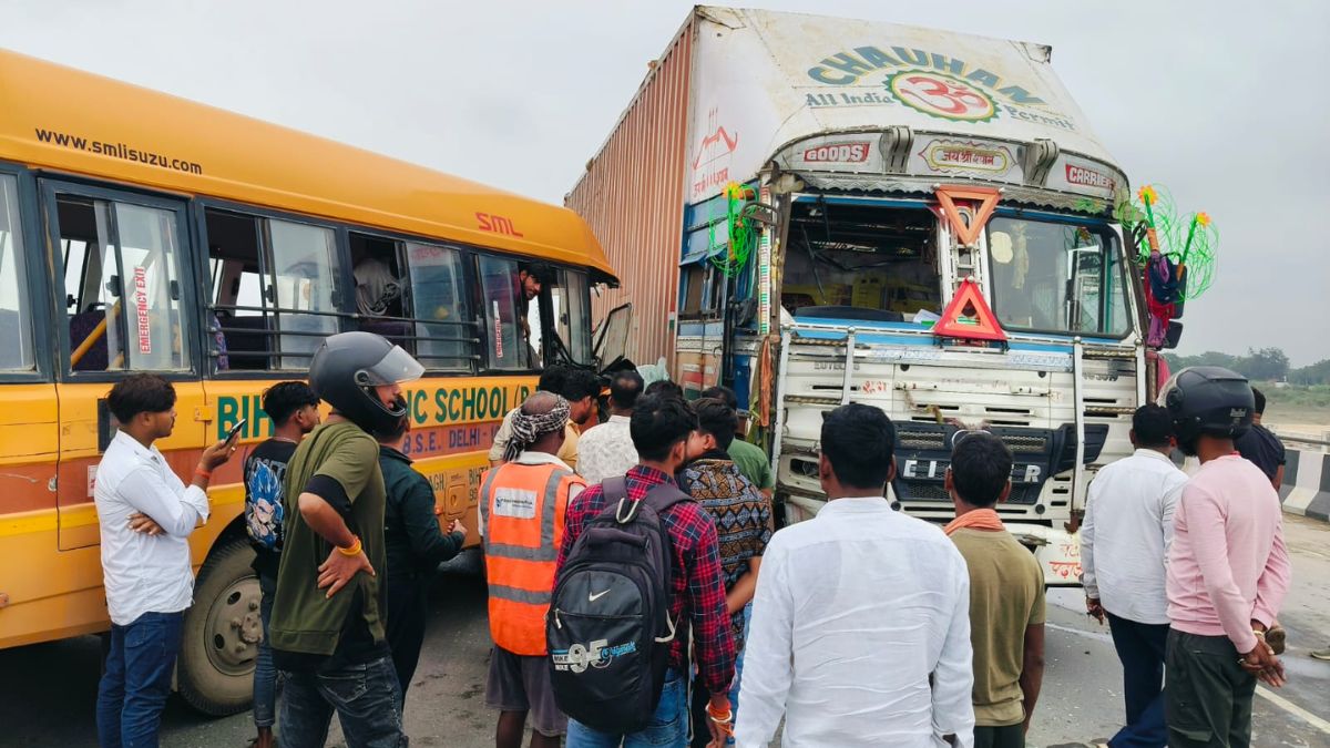 school bus and container truck collision on patna ara highway