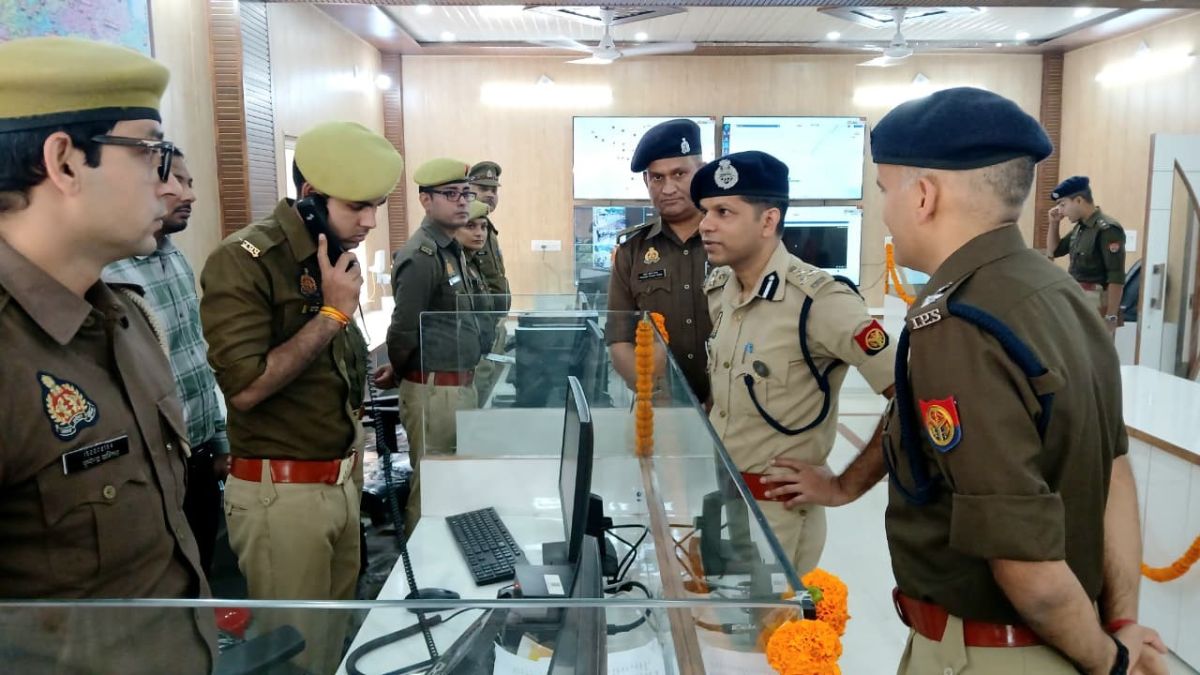 traffic control room direct monitoring of routes
