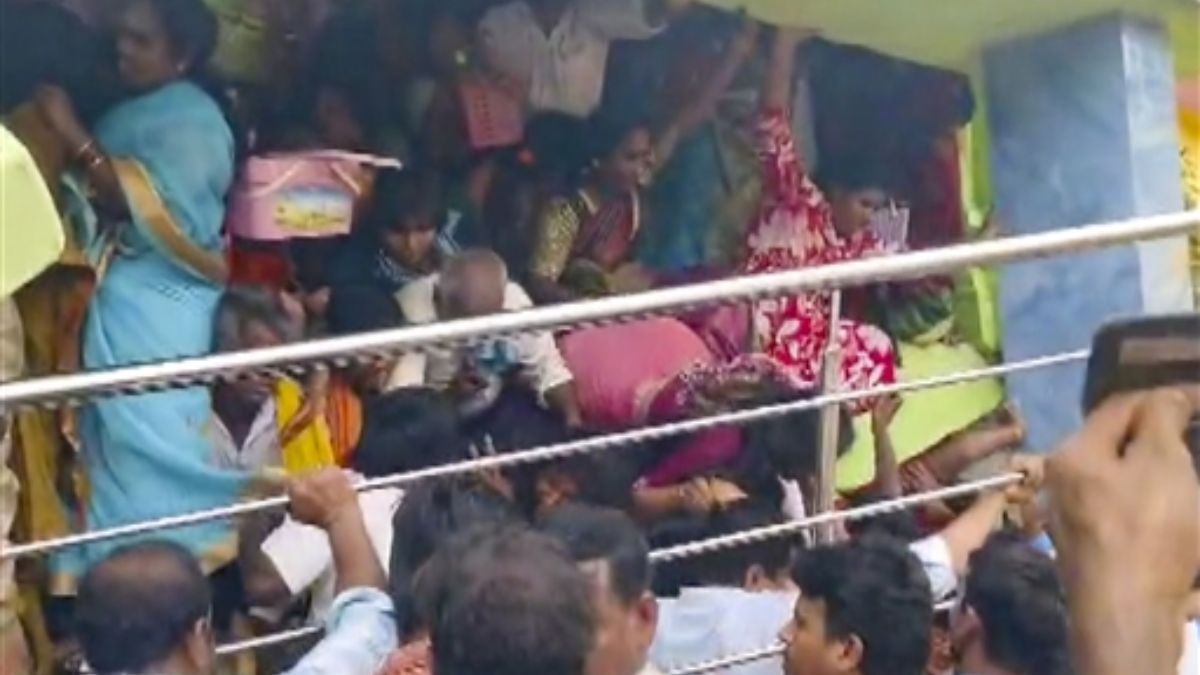 temple stampede in andhra pradesh 9 dead including women