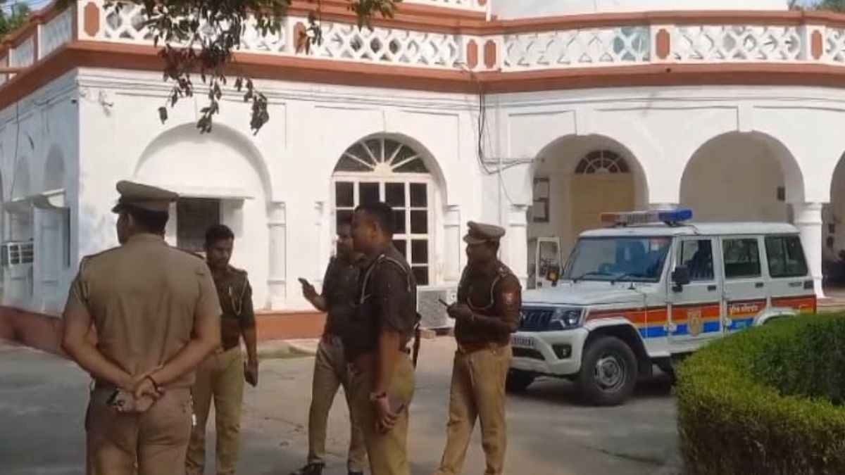 ban caps at the taj mahal akhil bharat hindu mahasabha protested in agra city
