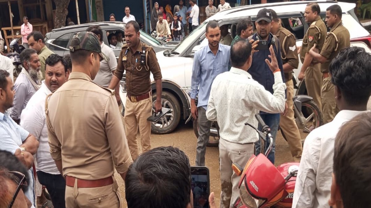 doctor injured after resisting extortion attempt