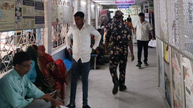 मोंथा तूफान के बाद बेमौसमी बारिश और ठंड से बढ़े सर्दी-जुकाम के मरीज, अस्पतालों में उमड़ी भीड़
