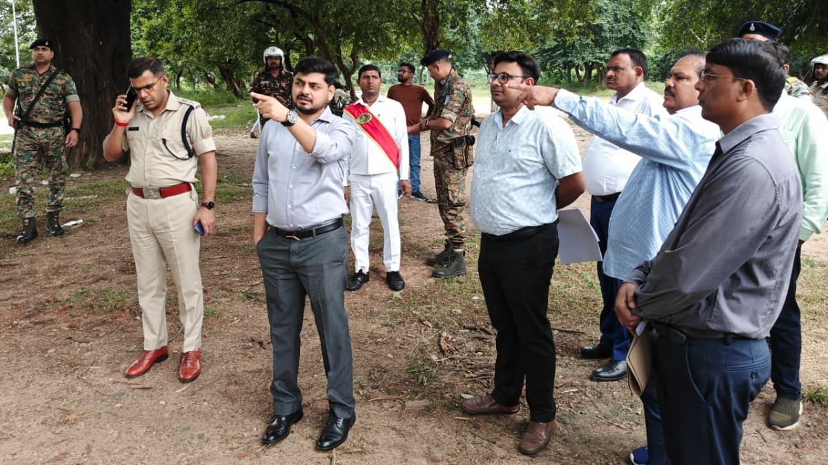 dhanbad nagar nigam election prep intensifies dc sp inspect polytechnic
