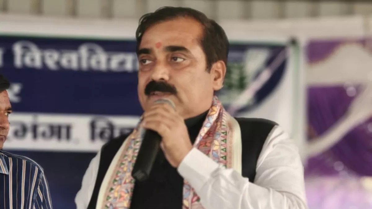 bihar elections 2025 congress has cornered minister jivesh kumar by fielding a brahmin candidate