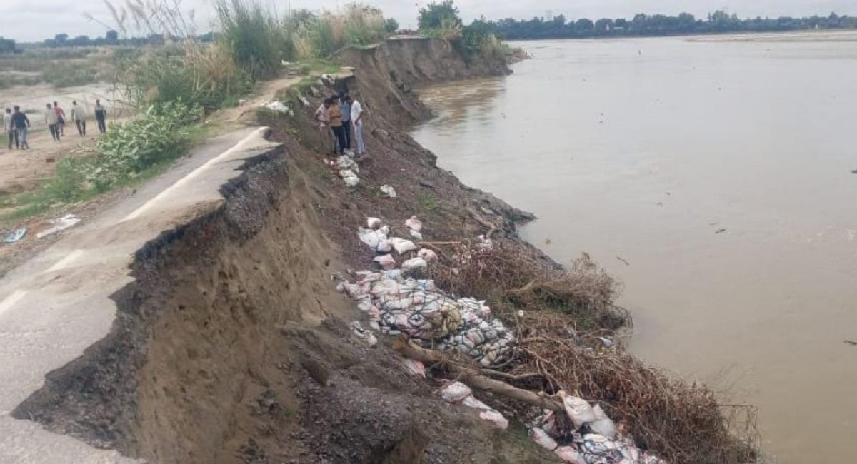 ganga substream threatens saraiya bridge after naya bangla