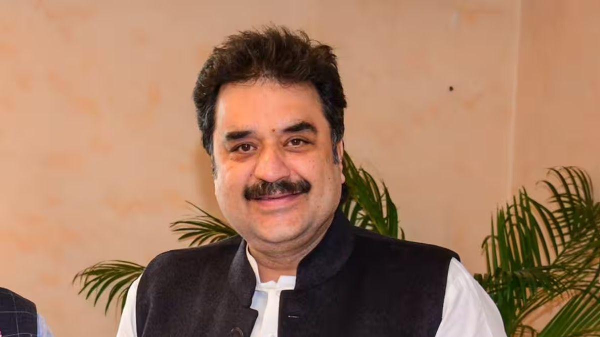 gurugram arrest warrant issued in 4 crore fraud case