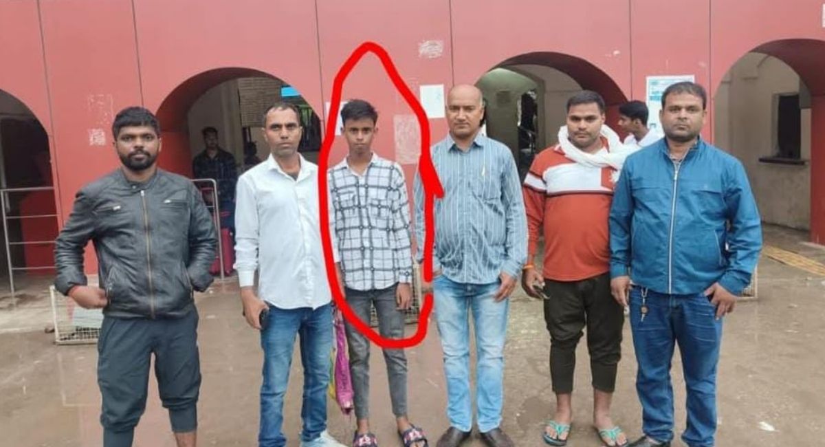 gorakhpur kidnapping teen abducted abandoned at siwan railway station