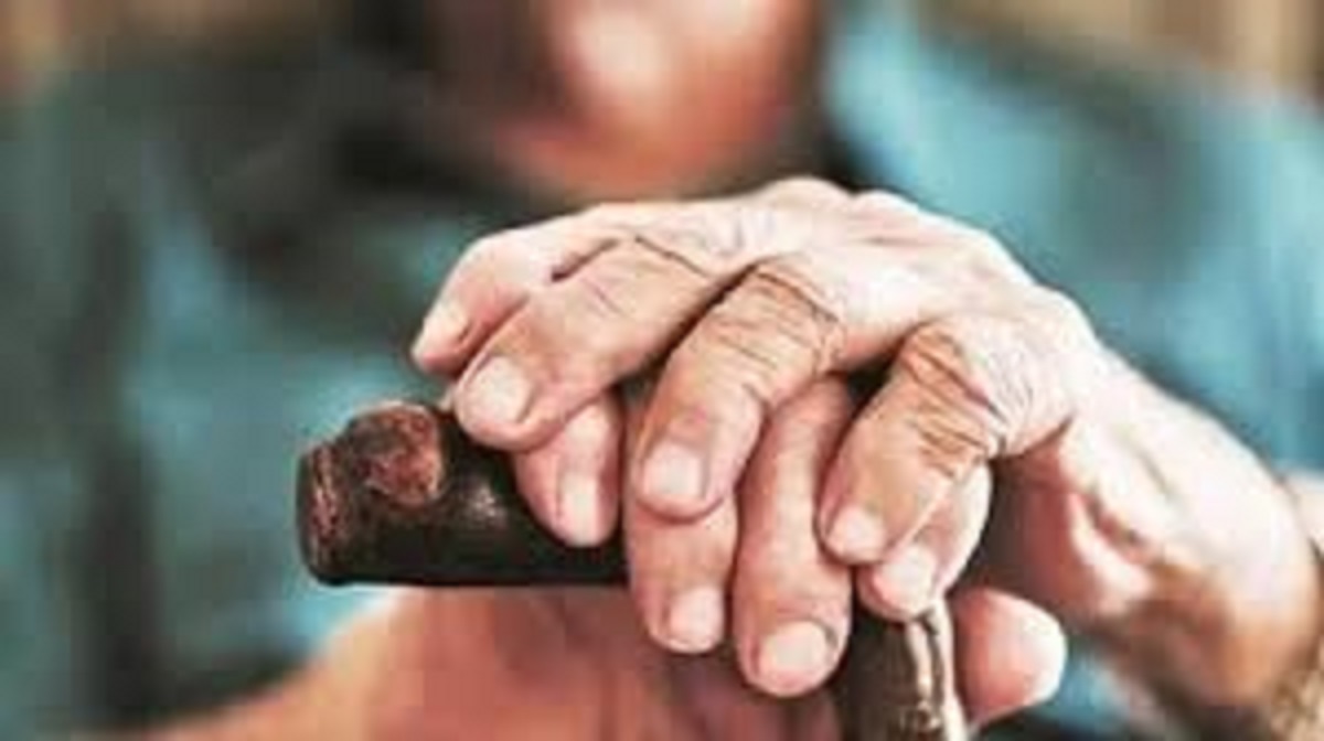 elderly mother thrown out case filed against sons in chaprauli