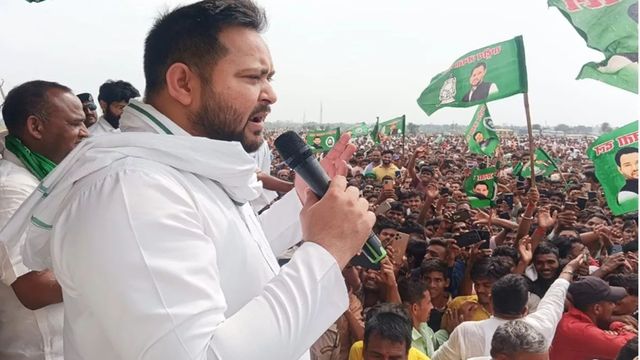 तेजस्वी ने फिर दोहराया अपना वादा, कहा- सरकार बनते ही हर परिवार में सरकारी नौकरी
