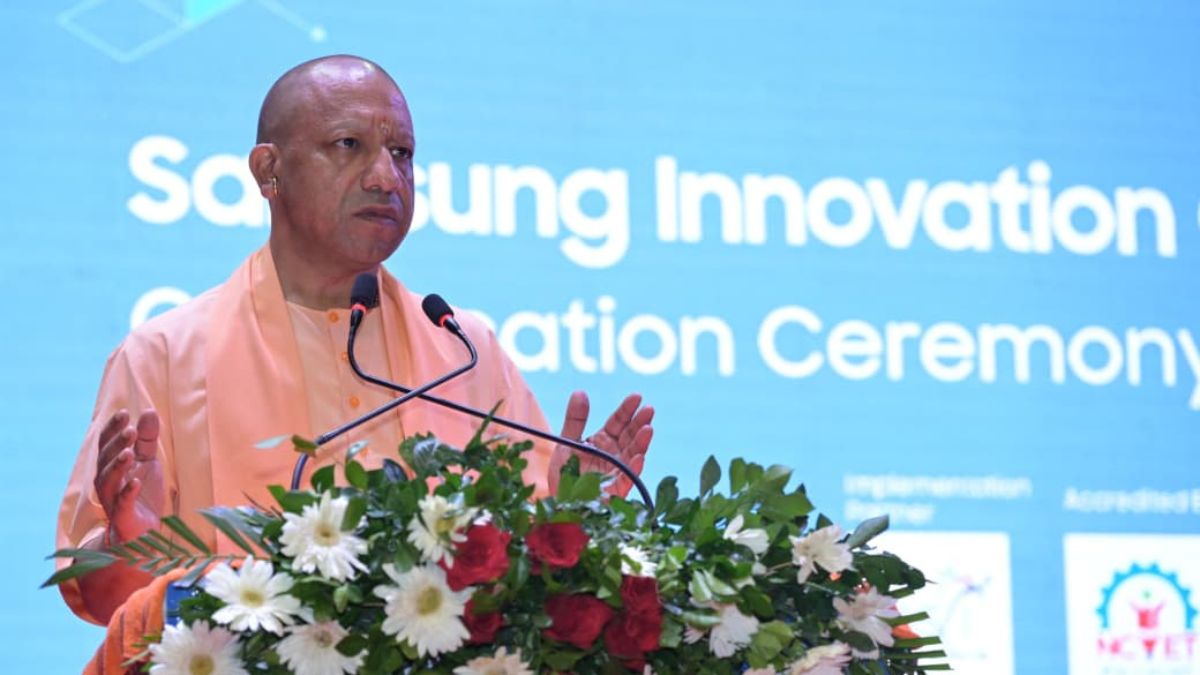 samsung innovation campus training certificates distributed to 1300 students in the presence of cm yogi