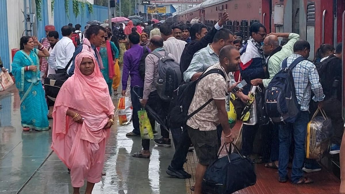 east champaran postfestival train rush 38k departures from bapudham