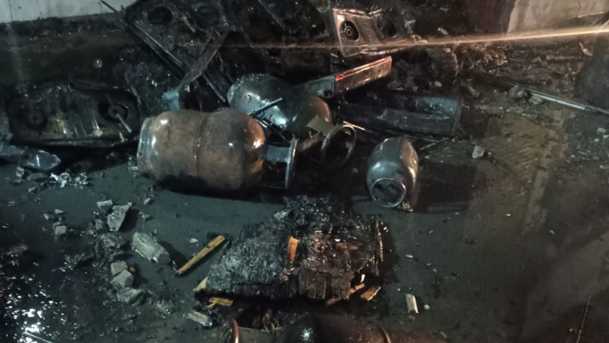 gurugram gas refilling fire shop and house engulfed goods burned