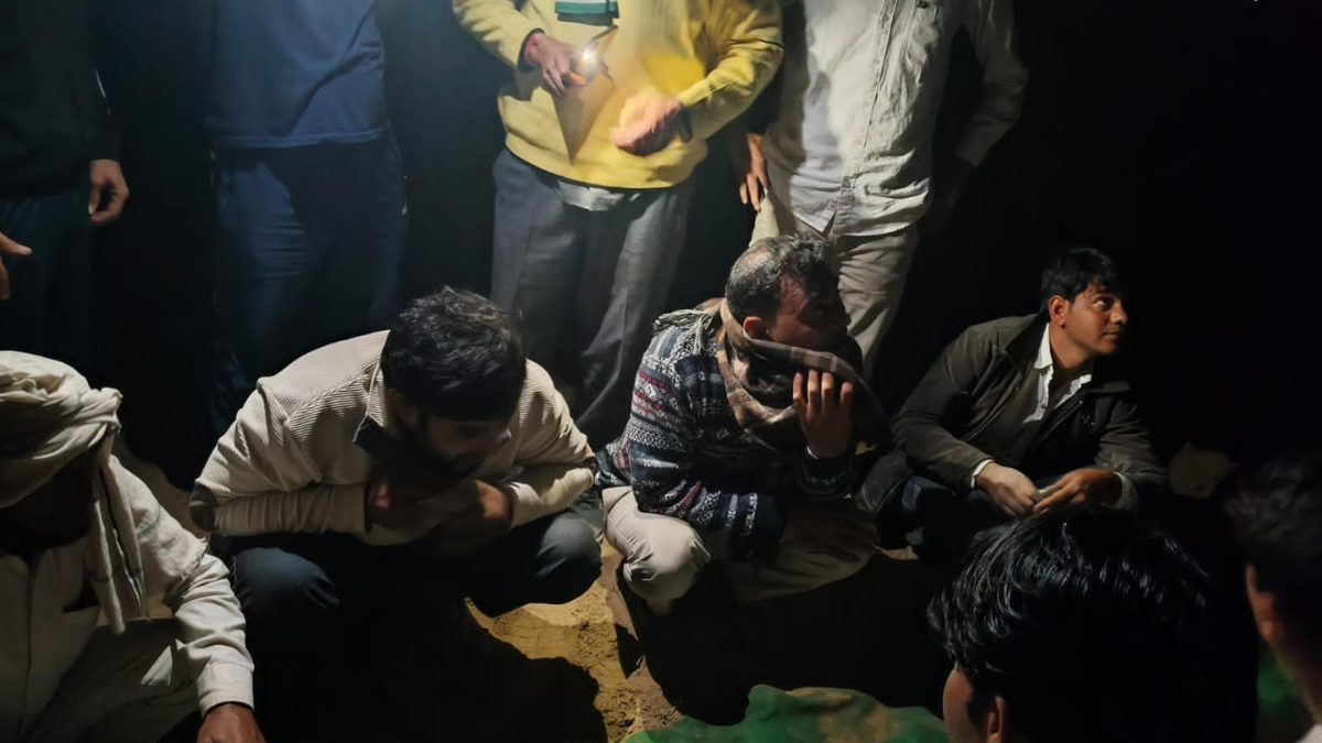 seven arrested for gambling in forest 139 lakh seized