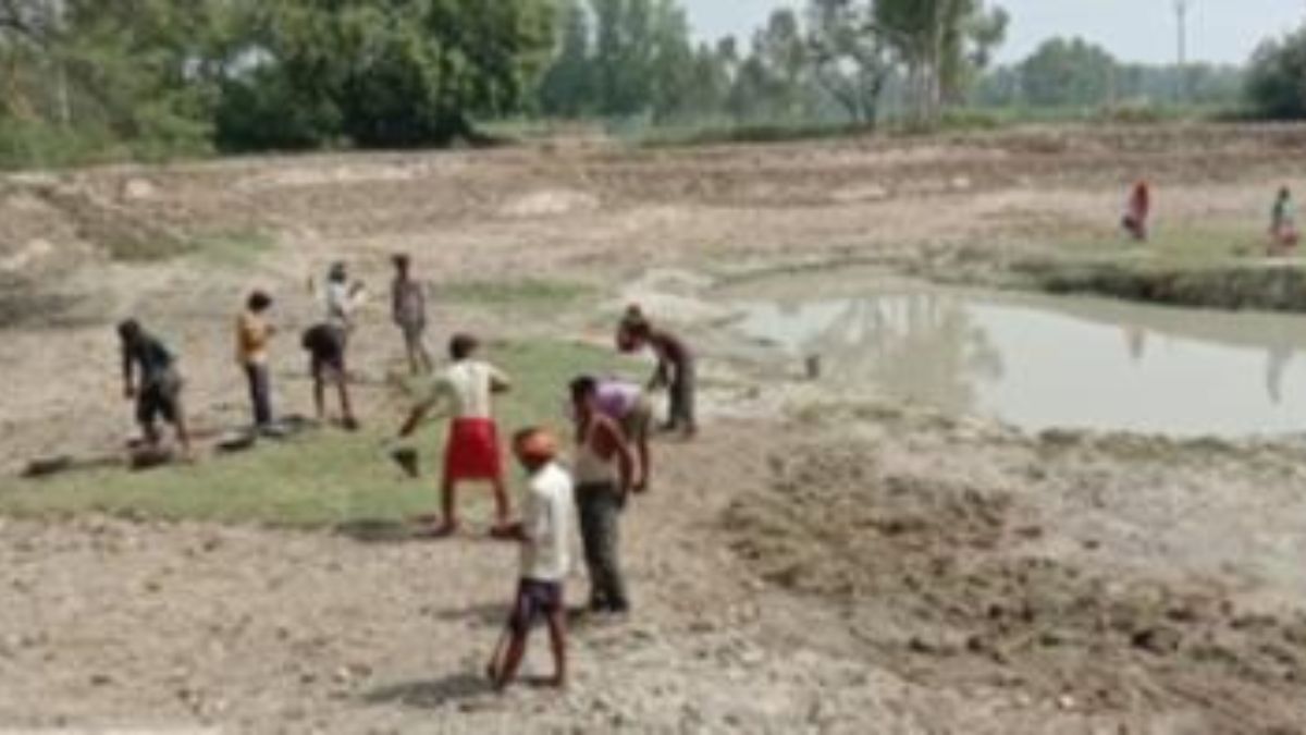 42 million construction workers in up face benefit loss if registration not renewed