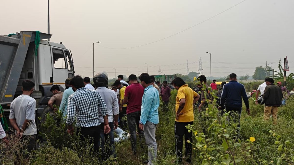noida accident dumper kills three young men on motorcycle