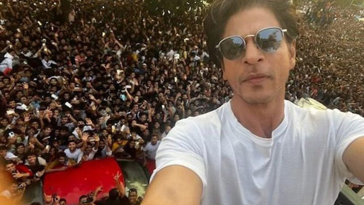 shah rukh khan apologises to fans says wont be able to greet outside mannat on 60th birthday