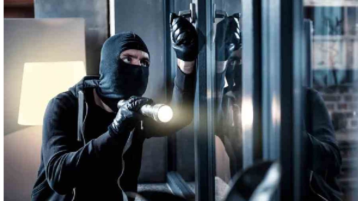 thief enters house to steal faucet steals cash and jewelry instead