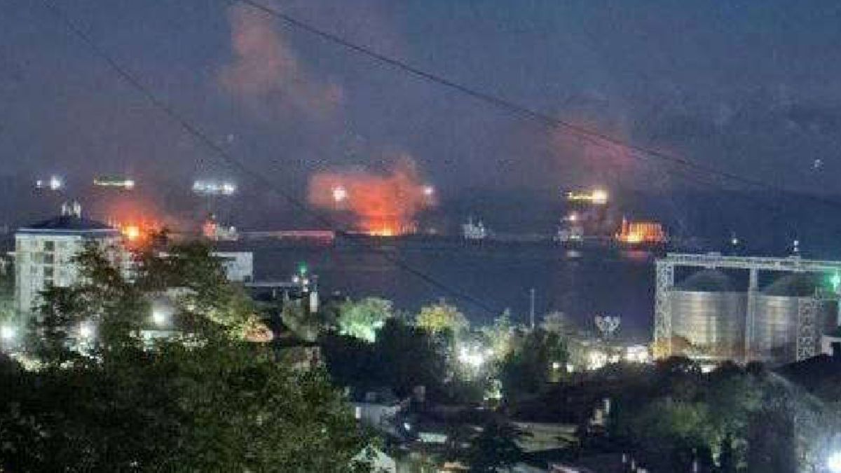 ukraine launches drone attack on russia tuapse oil port damaging two ships