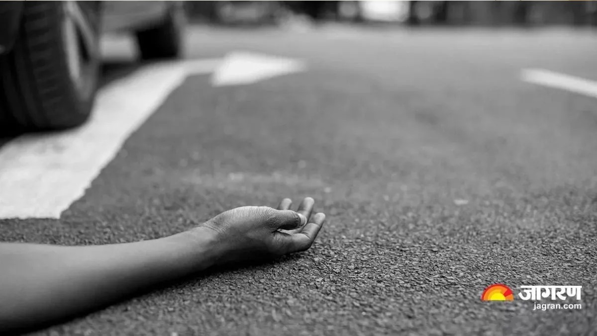 mau road accident auto collides with car four injured