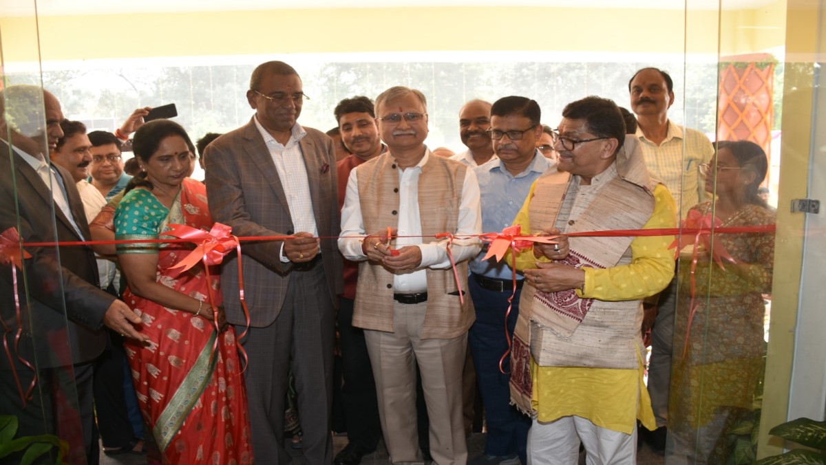 bhu inaugurates alumnifunded guest house a milestone in community service