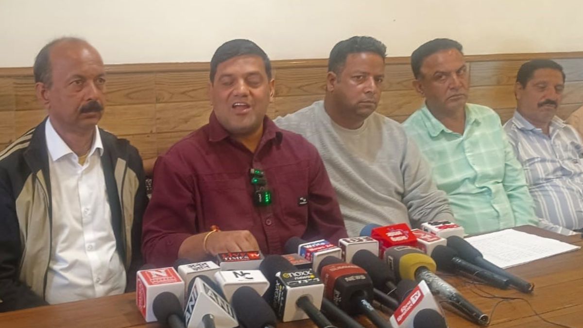 himachal contractors allege bias threaten protest over unpaid dues