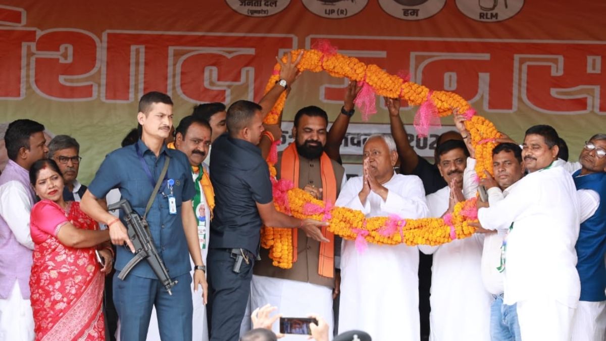 nitish kumar attacks jungle raj in tarapur rally promises peace