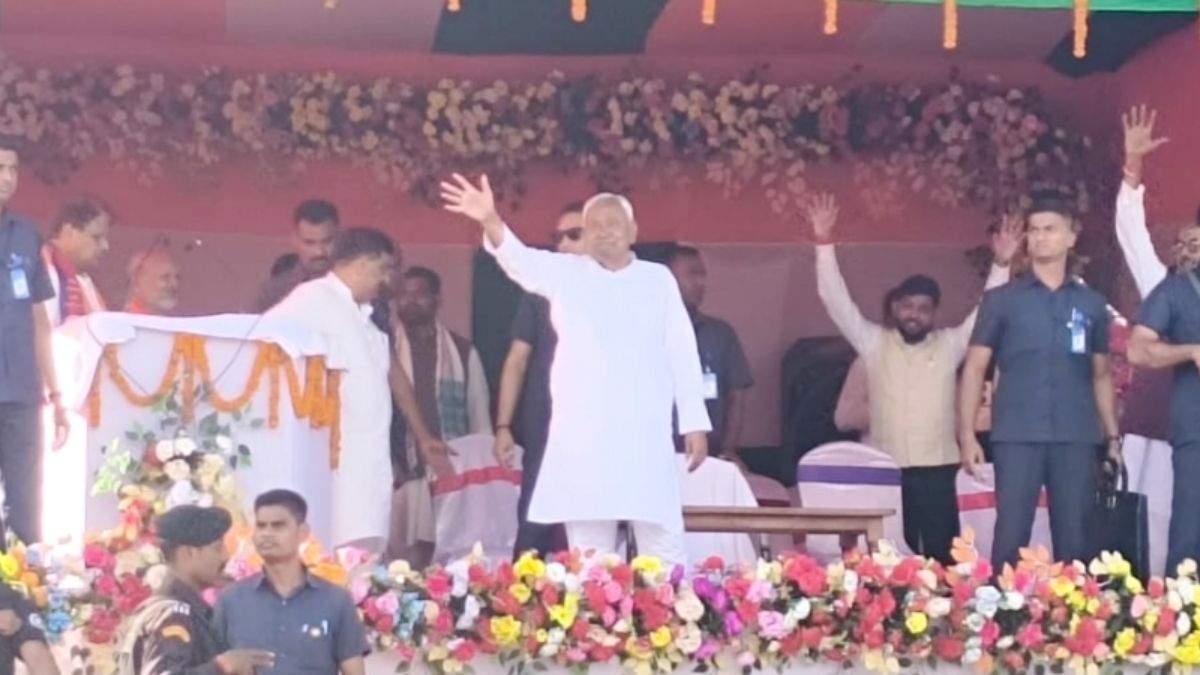 nitish kumar targets lalu yadav in bihar election rally