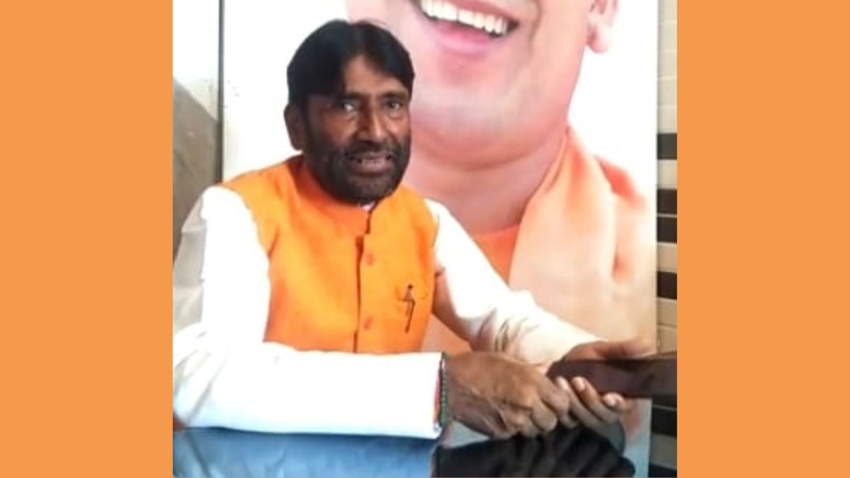 the former mp prabhu dayal arrived at his bungalow with two trucks full of belongings but returned after facing protests