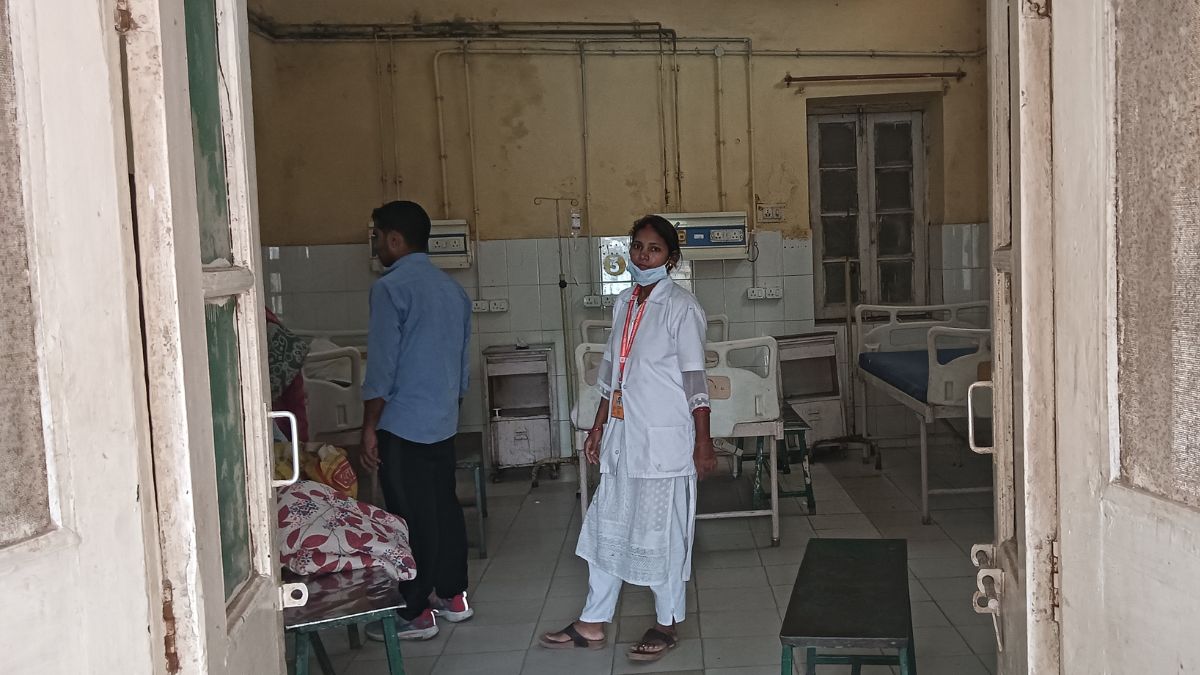 viral fever surge in sultanpur medical college overwhelmed doctor advice