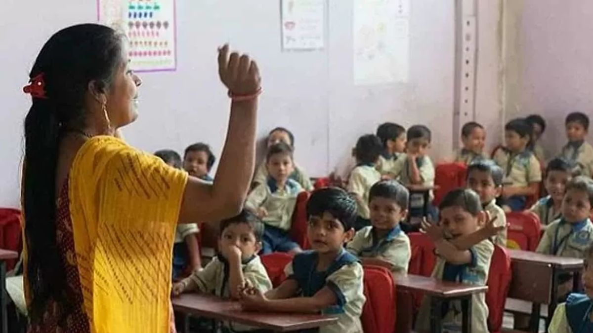 cdo found the school running with the help of shiksha mitra