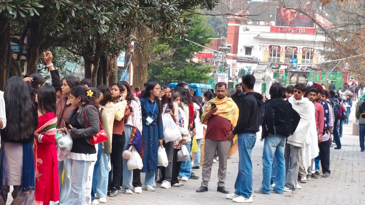 over the weekend tourists rush in nainital