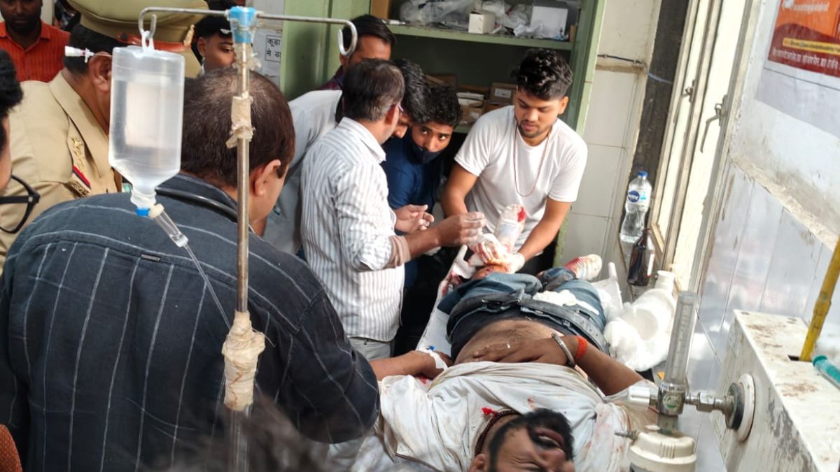 amethi news attempt of murder in daylight in amethi youth is serious