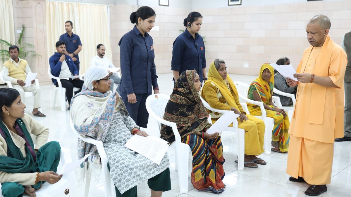 cm yogi janta darshan cm yogi adityanath met every person in janta darshan and assured for solution