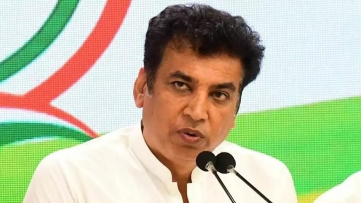 congress to protest delhi pollution distribute masks