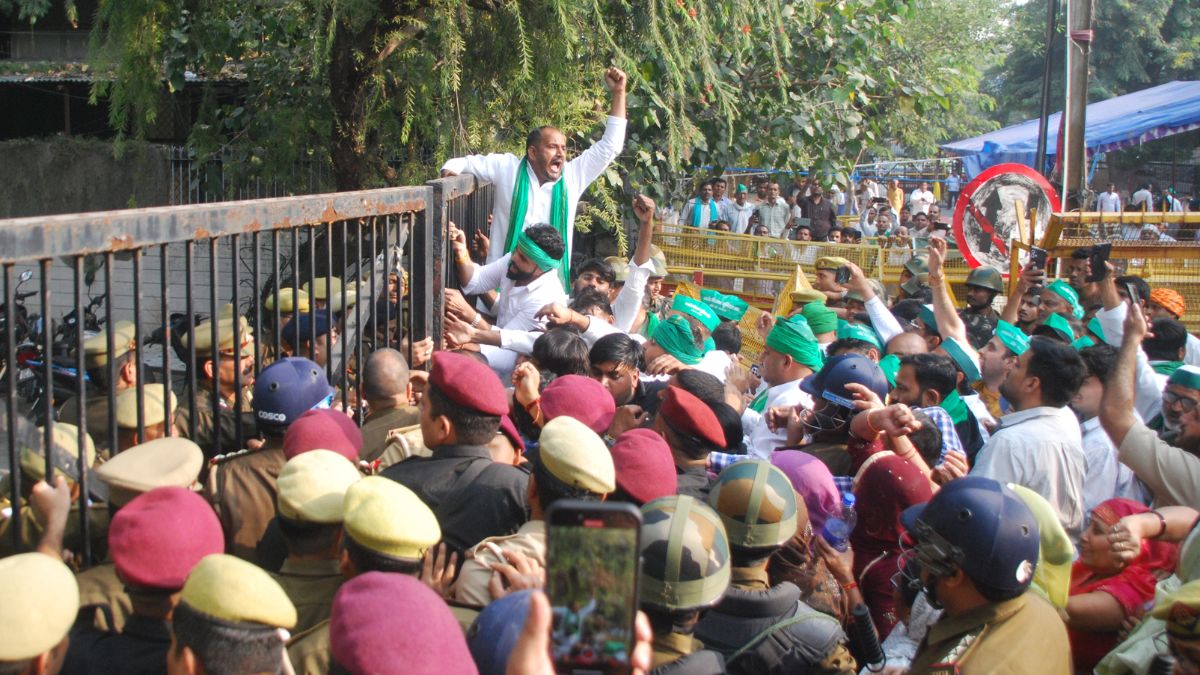 farmers protest uproar at noida authority over compensation