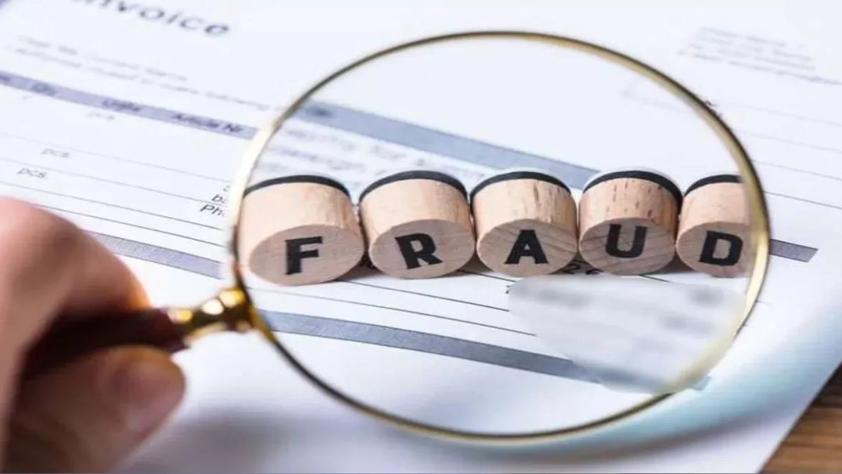 hapur fraud 21 lakh rupees swindled in job promise