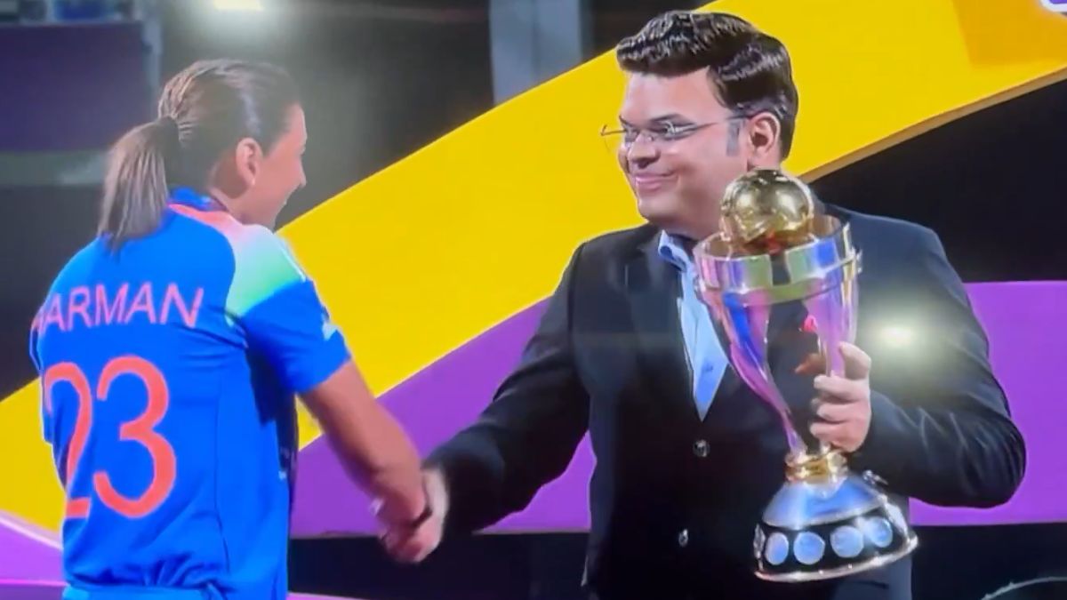 harmanpreet kaur tried to touch jay shah feet heartwarming moment video india lift first ever women world cup title