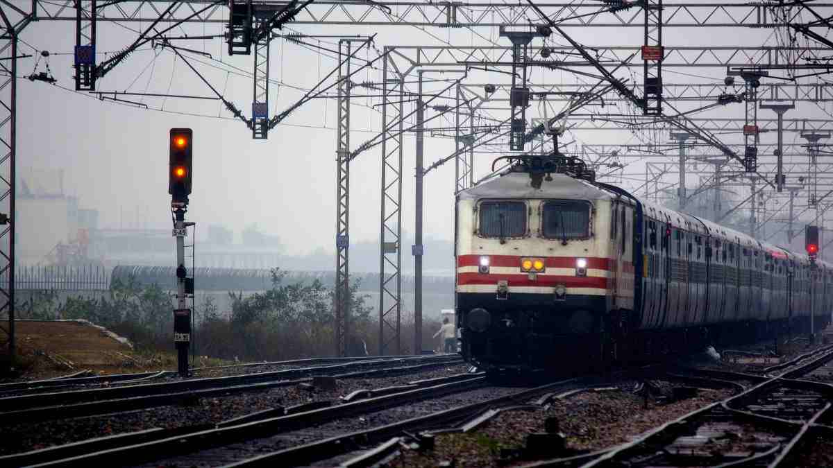 kerala drunk man pushes women out of running train gets severely injured
