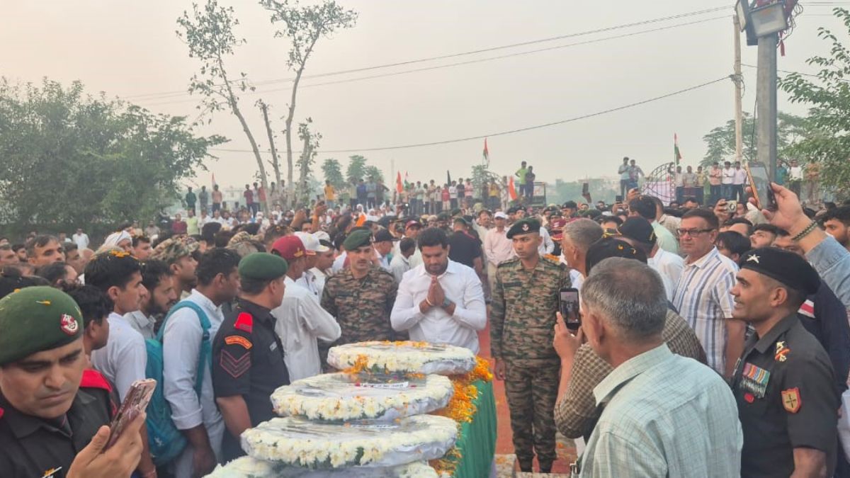 peoples eyes became moist after seeing the dead body of martyr pawan sindhu