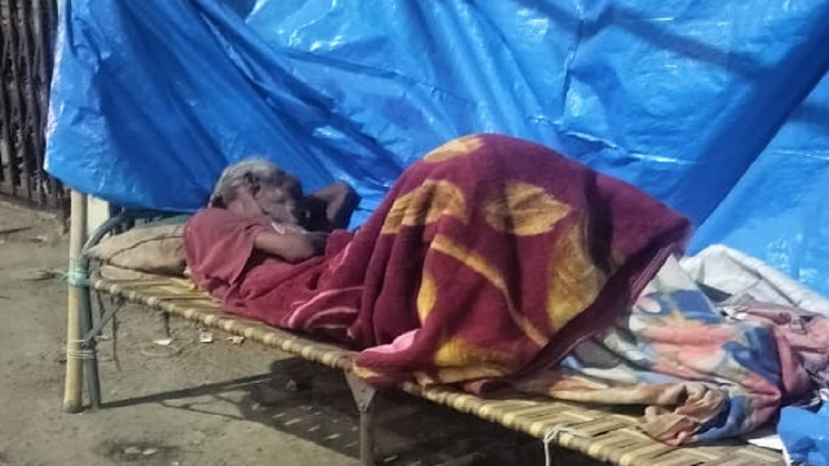 neglected elderly man in prayagraj apathy and lack of assistance