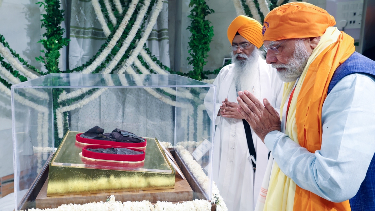 pm narendra modi offers prayers at patna sahib gurdwara says divine experience